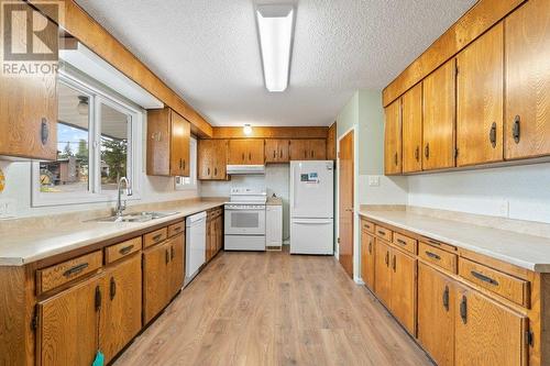 860 4 Avenue Se Lot# 2, Salmon Arm, BC - Indoor Photo Showing Kitchen