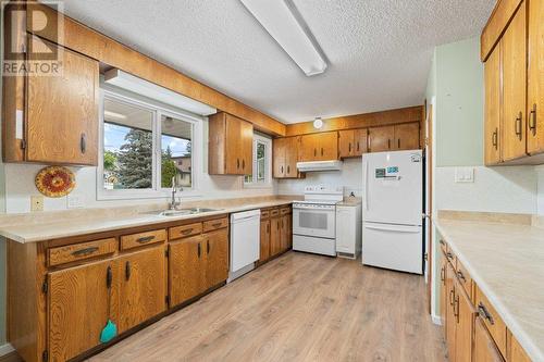 860 4 Avenue Se Lot# 2, Salmon Arm, BC - Indoor Photo Showing Kitchen