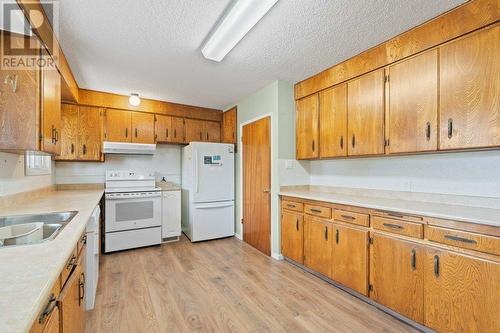 860 4 Avenue Se Lot# 2, Salmon Arm, BC - Indoor Photo Showing Kitchen