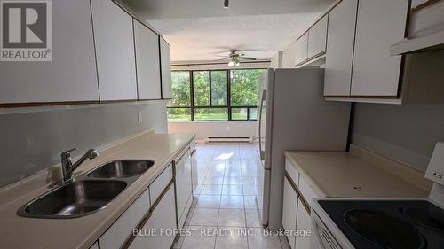 101 - 135 Base Line Road W, London, ON - Indoor Photo Showing Kitchen With Double Sink