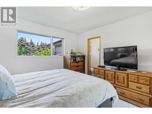 3795 Salloum Road, West Kelowna, BC - Indoor Photo Showing Bedroom