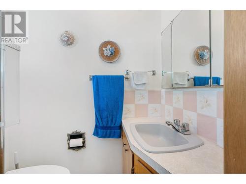 3795 Salloum Road, West Kelowna, BC - Indoor Photo Showing Bathroom