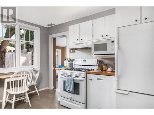 3205 26 Street, Vernon, BC - Indoor Photo Showing Kitchen