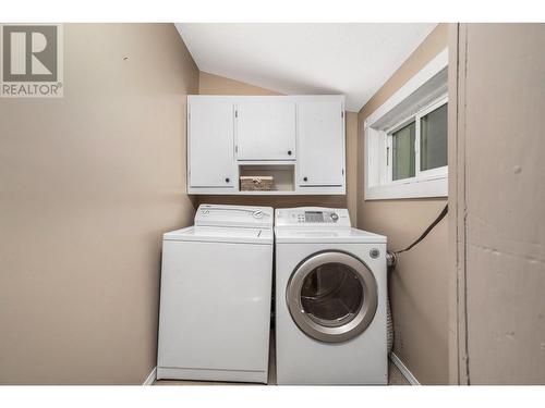 3205 26 Street, Vernon, BC - Indoor Photo Showing Laundry Room