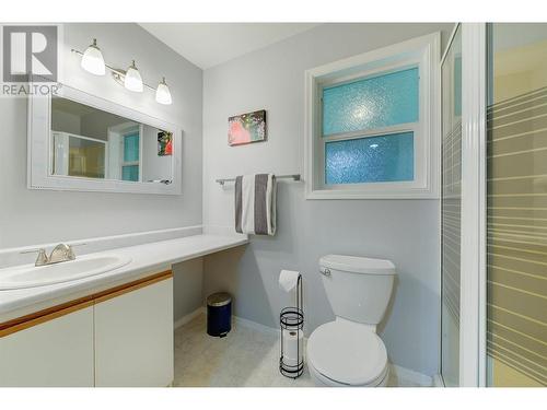 6395 Newton Court, Summerland, BC - Indoor Photo Showing Bathroom