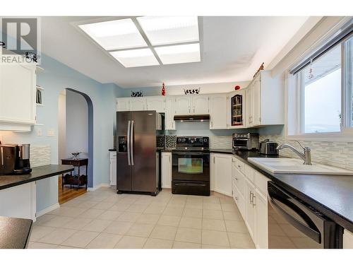 6395 Newton Court, Summerland, BC - Indoor Photo Showing Kitchen