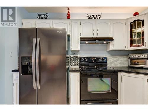 6395 Newton Court, Summerland, BC - Indoor Photo Showing Kitchen