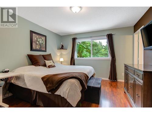 6395 Newton Court, Summerland, BC - Indoor Photo Showing Bedroom