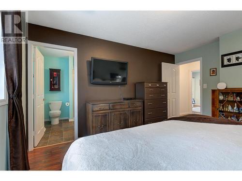 6395 Newton Court, Summerland, BC - Indoor Photo Showing Bedroom