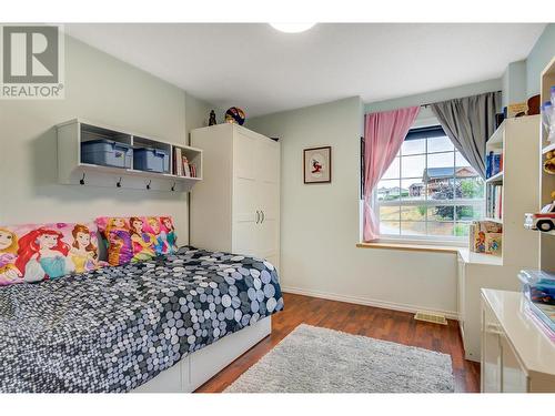 6395 Newton Court, Summerland, BC - Indoor Photo Showing Bedroom