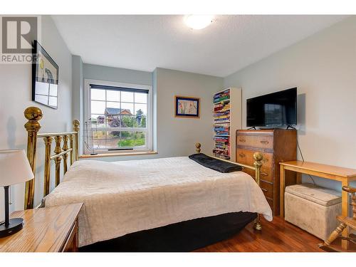 6395 Newton Court, Summerland, BC - Indoor Photo Showing Bedroom