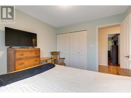 6395 Newton Court, Summerland, BC - Indoor Photo Showing Bedroom