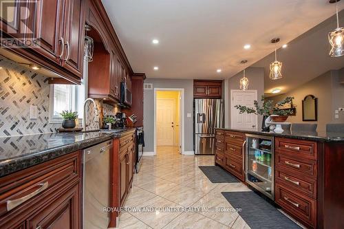 32 Broad Street, Kawartha Lakes (Lindsay), ON - Indoor Photo Showing Kitchen