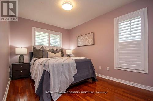 32 Broad Street, Kawartha Lakes (Lindsay), ON - Indoor Photo Showing Bedroom