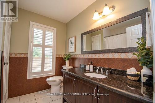 32 Broad Street, Kawartha Lakes (Lindsay), ON - Indoor Photo Showing Bathroom