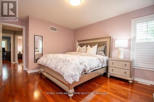 32 Broad Street, Kawartha Lakes (Lindsay), ON - Indoor Photo Showing Bedroom