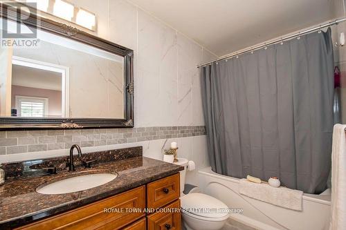 32 Broad Street, Kawartha Lakes (Lindsay), ON - Indoor Photo Showing Bathroom