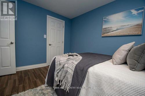 32 Broad Street, Kawartha Lakes (Lindsay), ON - Indoor Photo Showing Bedroom