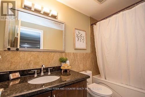 32 Broad Street, Kawartha Lakes (Lindsay), ON - Indoor Photo Showing Bathroom