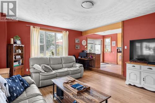 2819 Old Orchard Road, Springwater, ON - Indoor Photo Showing Living Room