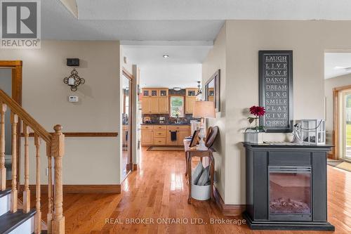 2819 Old Orchard Road, Springwater, ON - Indoor Photo Showing Other Room