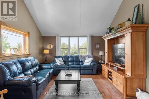 2819 Old Orchard Road, Springwater, ON - Indoor Photo Showing Living Room