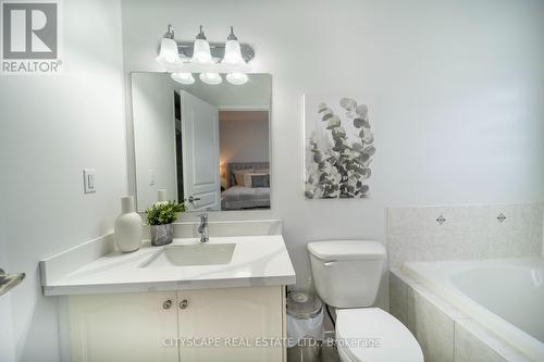 2178 Fiddlers Way, Oakville (West Oak Trails), ON - Indoor Photo Showing Bathroom