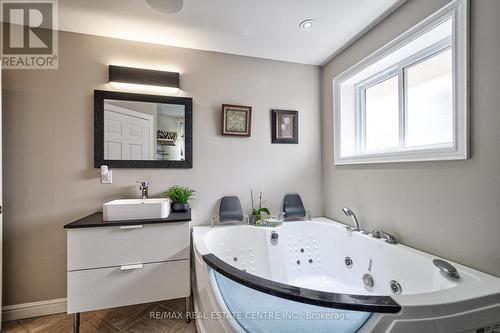 35 Weber Drive, Halton Hills (Georgetown), ON - Indoor Photo Showing Bathroom