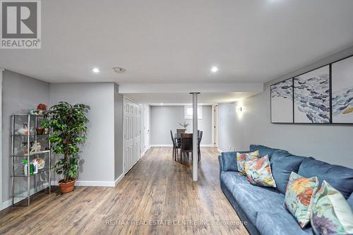 35 Weber Drive, Halton Hills (Georgetown), ON - Indoor Photo Showing Living Room