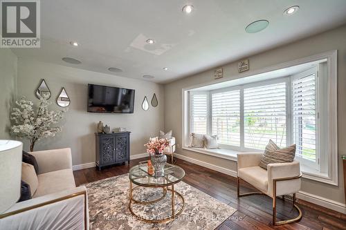 35 Weber Drive, Halton Hills (Georgetown), ON - Indoor Photo Showing Living Room