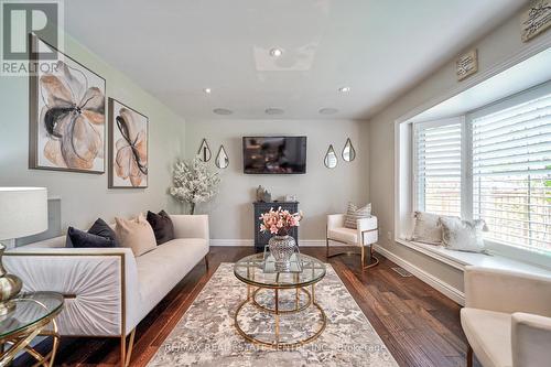 35 Weber Drive, Halton Hills (Georgetown), ON - Indoor Photo Showing Living Room