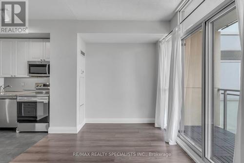 309 - 225 Webb Drive, Mississauga (City Centre), ON - Indoor Photo Showing Kitchen