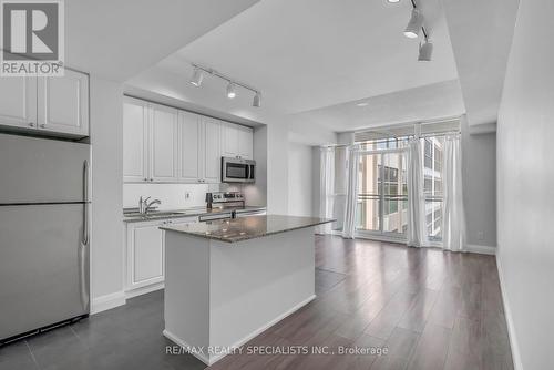 309 - 225 Webb Drive, Mississauga (City Centre), ON - Indoor Photo Showing Kitchen