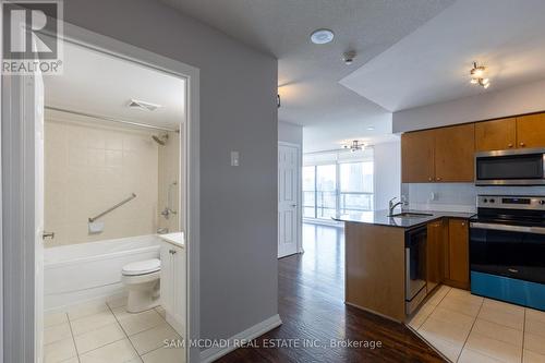 804 - 220 Forum Drive, Mississauga, ON - Indoor Photo Showing Kitchen