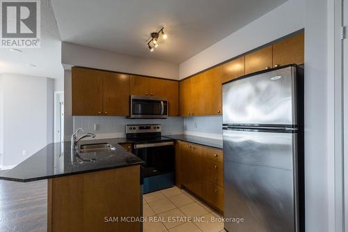 804 - 220 Forum Drive, Mississauga, ON - Indoor Photo Showing Kitchen With Double Sink