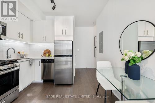 112 - 1183 Dufferin Street, Toronto (Dovercourt-Wallace Emerson-Junction), ON - Indoor Photo Showing Kitchen With Stainless Steel Kitchen With Upgraded Kitchen