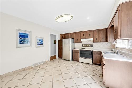 740 Greenhill Avenue, Hamilton, ON - Indoor Photo Showing Kitchen With Double Sink