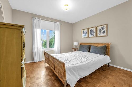 740 Greenhill Avenue, Hamilton, ON - Indoor Photo Showing Bedroom