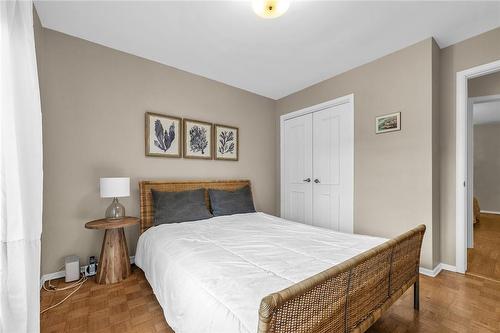 740 Greenhill Avenue, Hamilton, ON - Indoor Photo Showing Bedroom