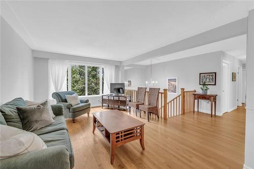 740 Greenhill Avenue, Hamilton, ON - Indoor Photo Showing Living Room