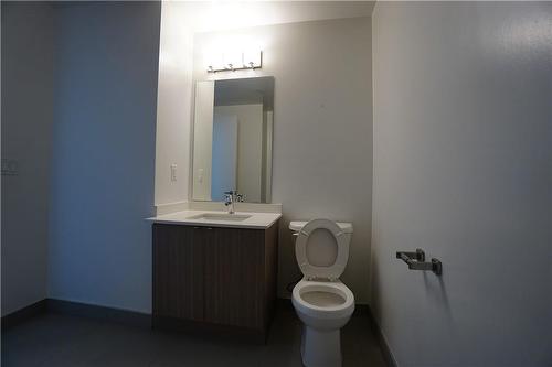 5240 Dundas Street W|Unit #B609, Burlington, ON - Indoor Photo Showing Bathroom