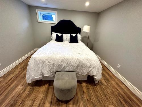 312 East 45Th Street, Hamilton, ON - Indoor Photo Showing Bedroom