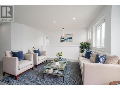 118-2648 Tranquille Rd, Kamloops, BC - Indoor Photo Showing Living Room