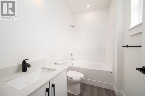 118-2648 Tranquille Rd, Kamloops, BC - Indoor Photo Showing Bathroom