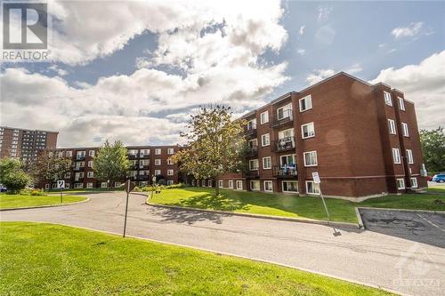 2044 Arrowsmith Drive Unit#101A, Ottawa, ON - Outdoor