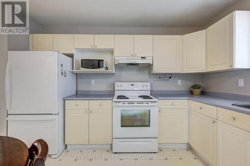 34 Eula White Place, London, ON - Indoor Photo Showing Kitchen