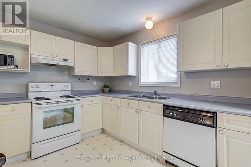 34 Eula White Place, London, ON - Indoor Photo Showing Kitchen With Double Sink