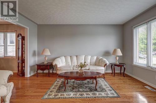 34 Eula White Place, London, ON - Indoor Photo Showing Living Room