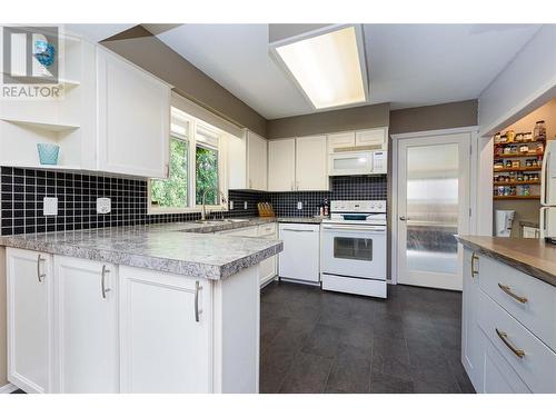 2539 Forest Drive, Blind Bay, BC - Indoor Photo Showing Kitchen