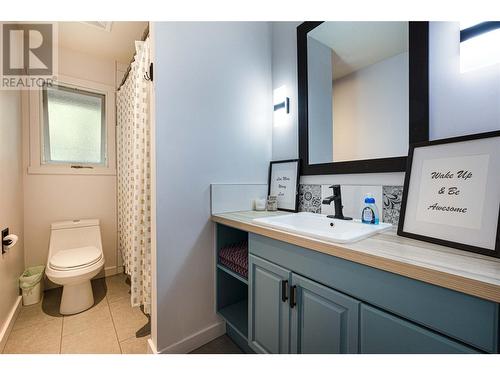 2539 Forest Drive, Blind Bay, BC - Indoor Photo Showing Bathroom